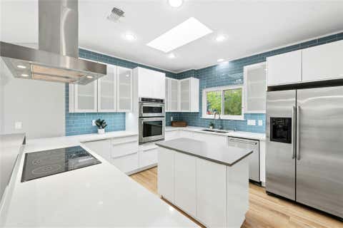 Photo of 304 Palos Verdes DR, Lakeway, TX 78734 (MLS # 6196779)