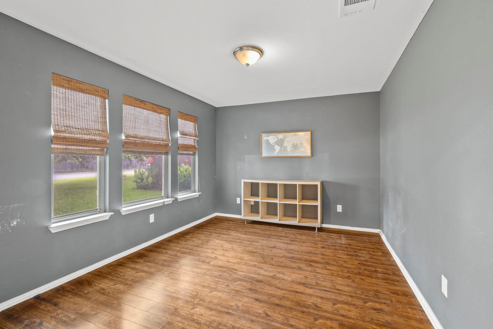 4504 Woodstock DR