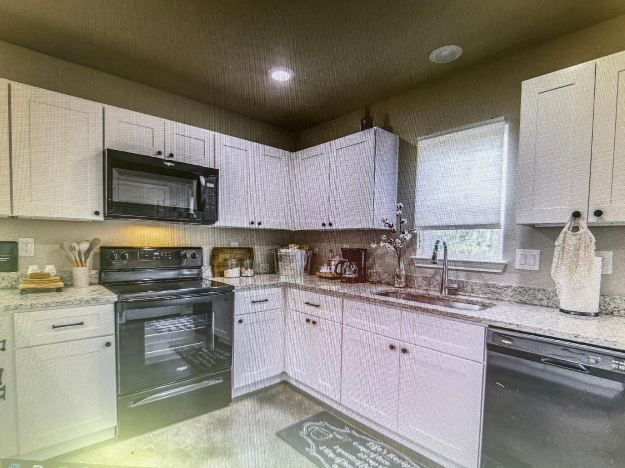 1724 Cave DR