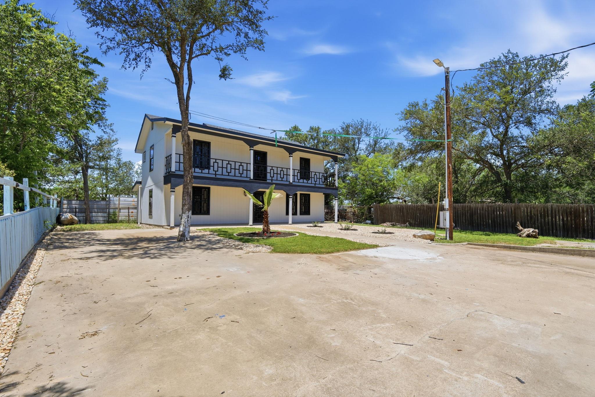 143 Stony Point DR
