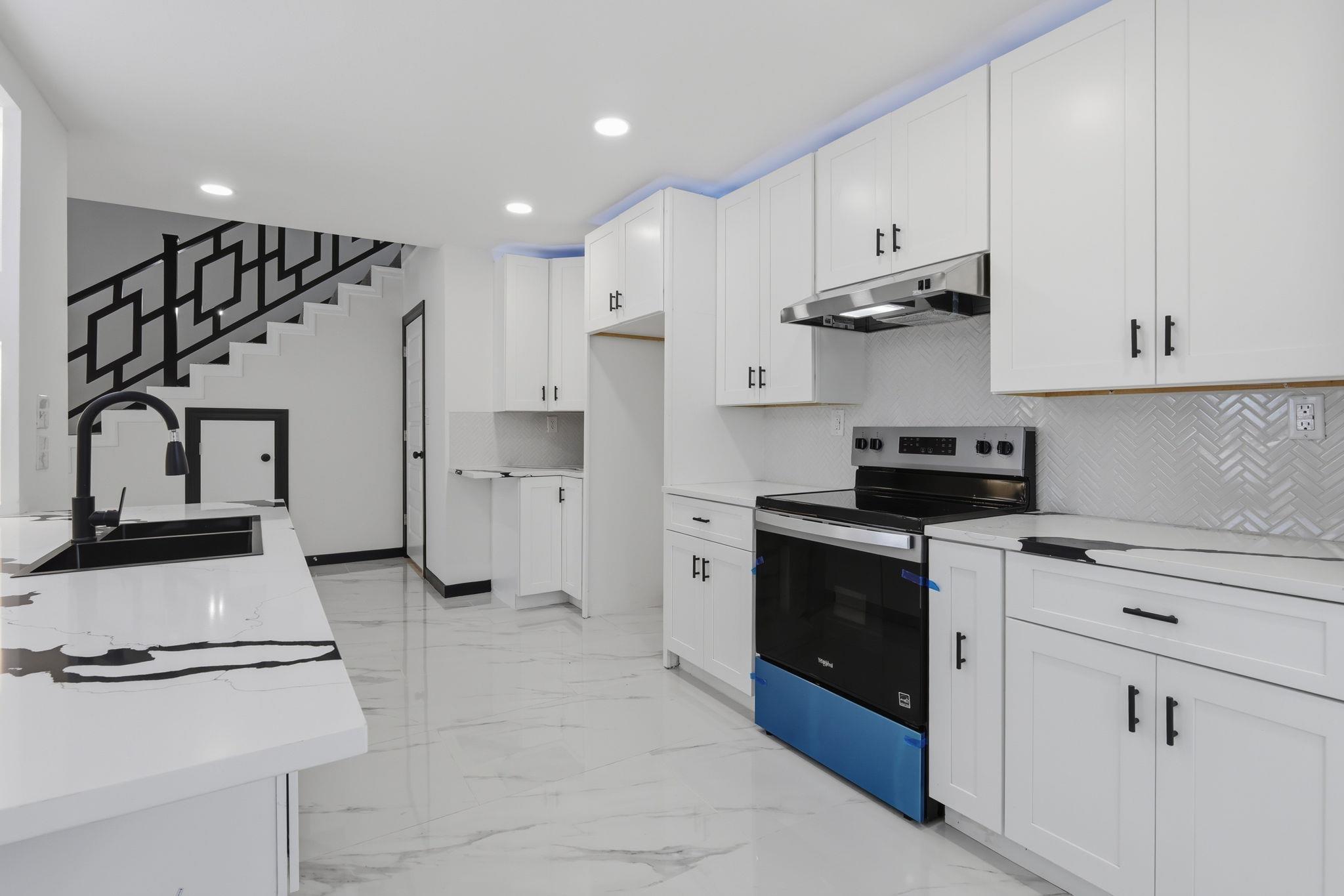 143 Stony Point DR