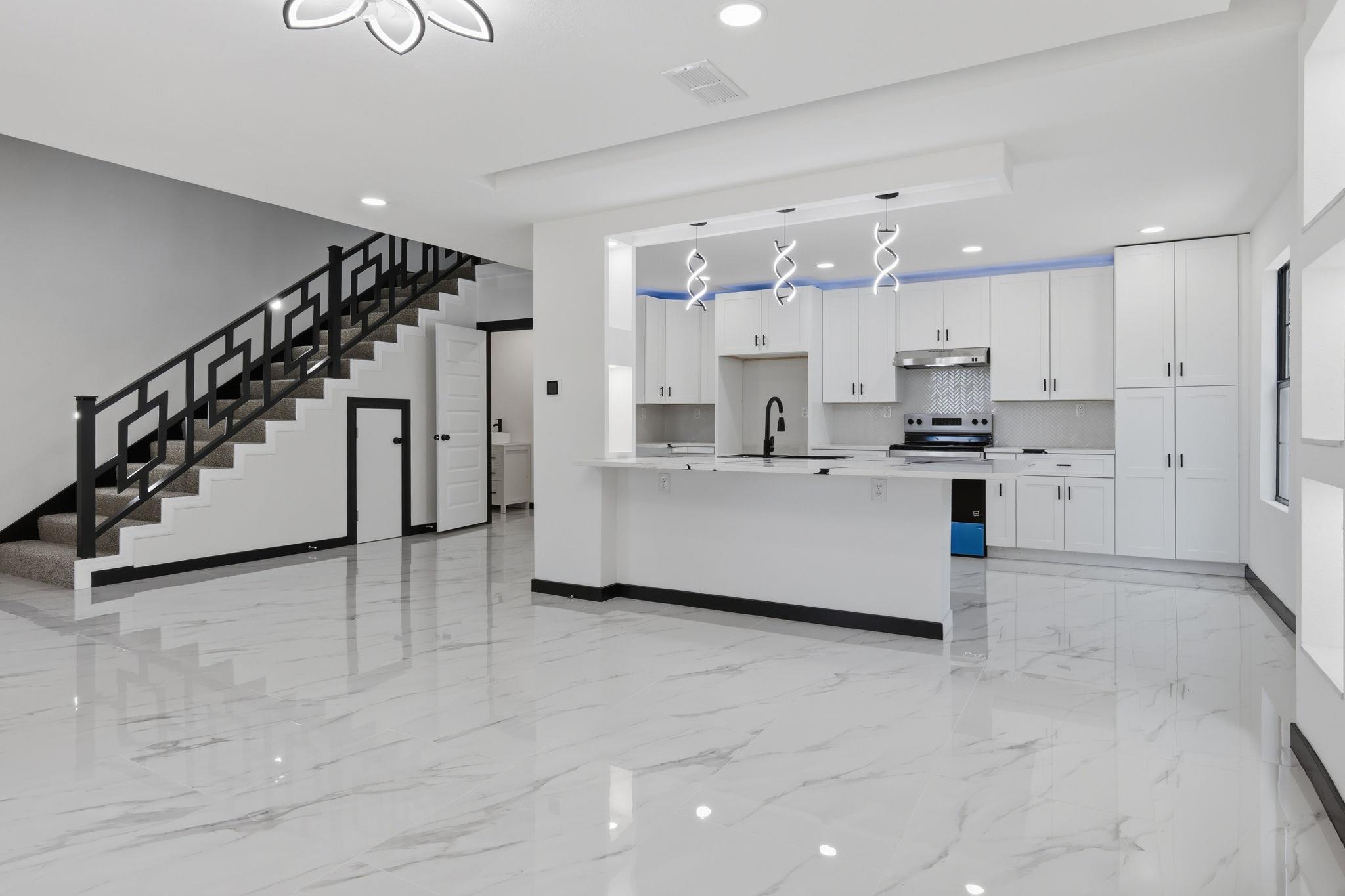 143 Stony Point DR