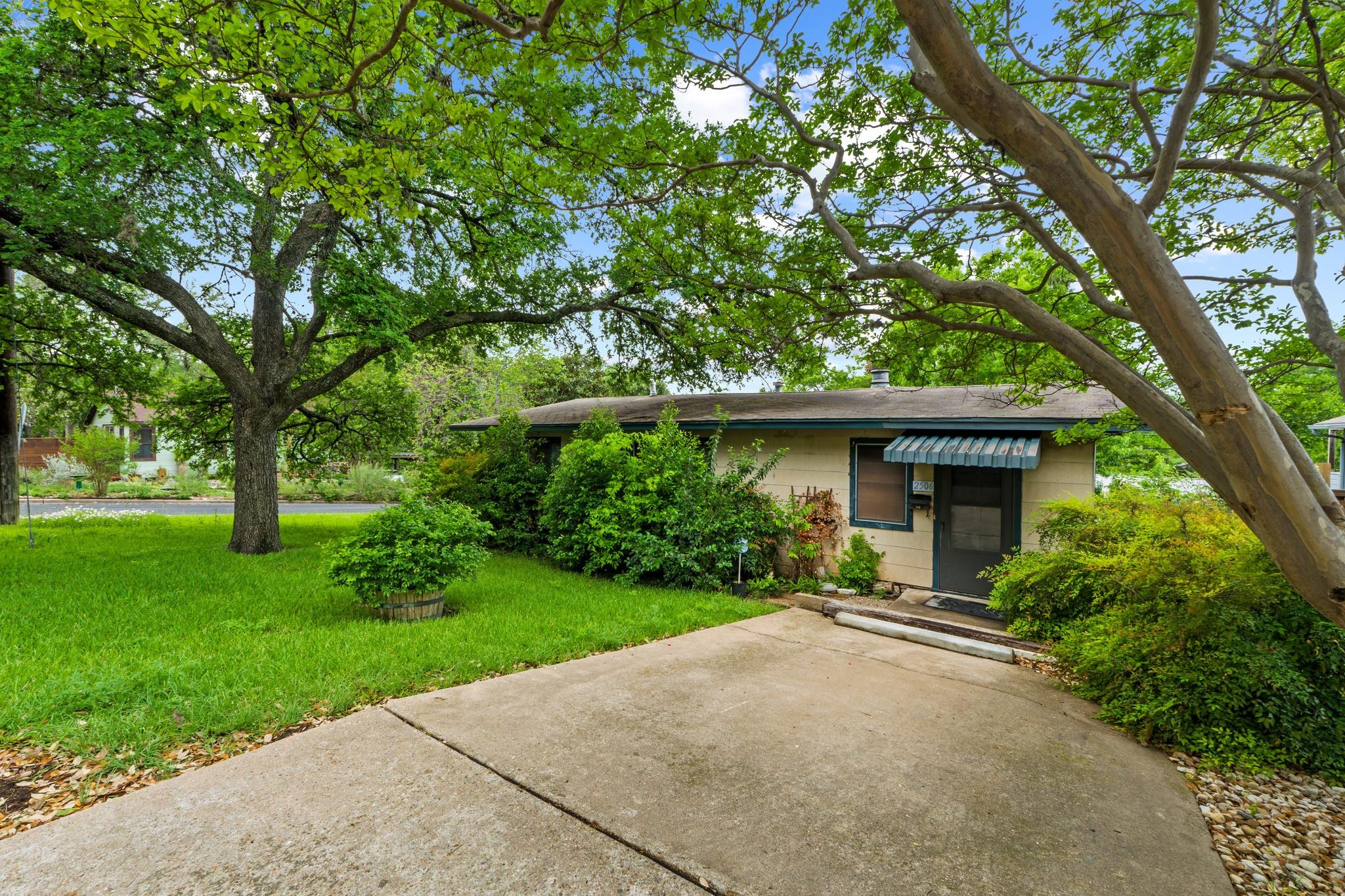 2506 Rae Dell Ave