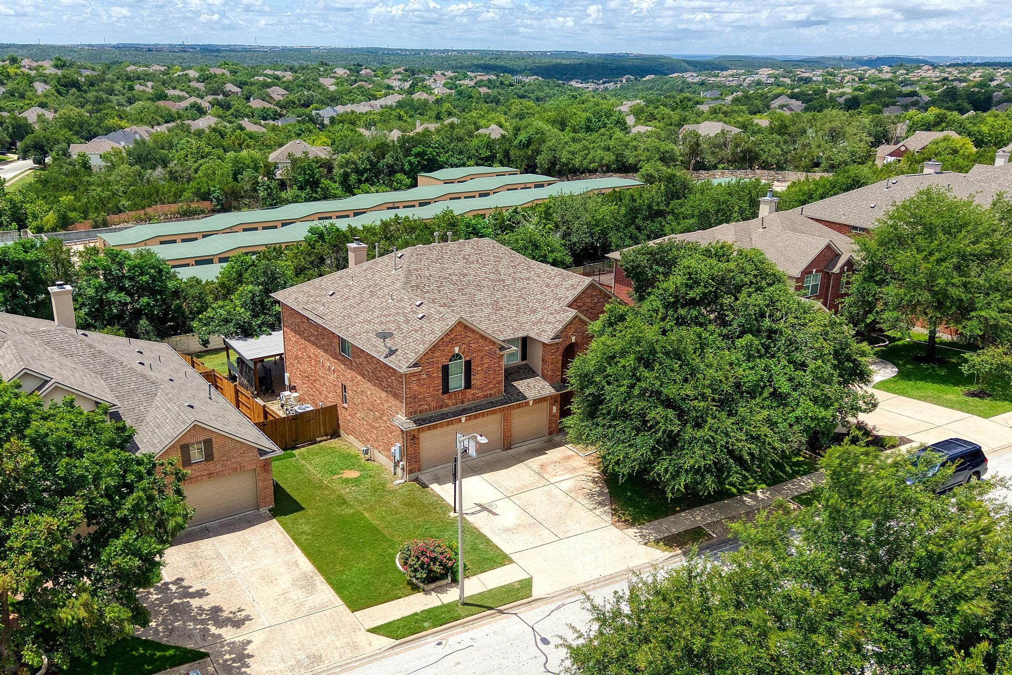 2506 Guara DR