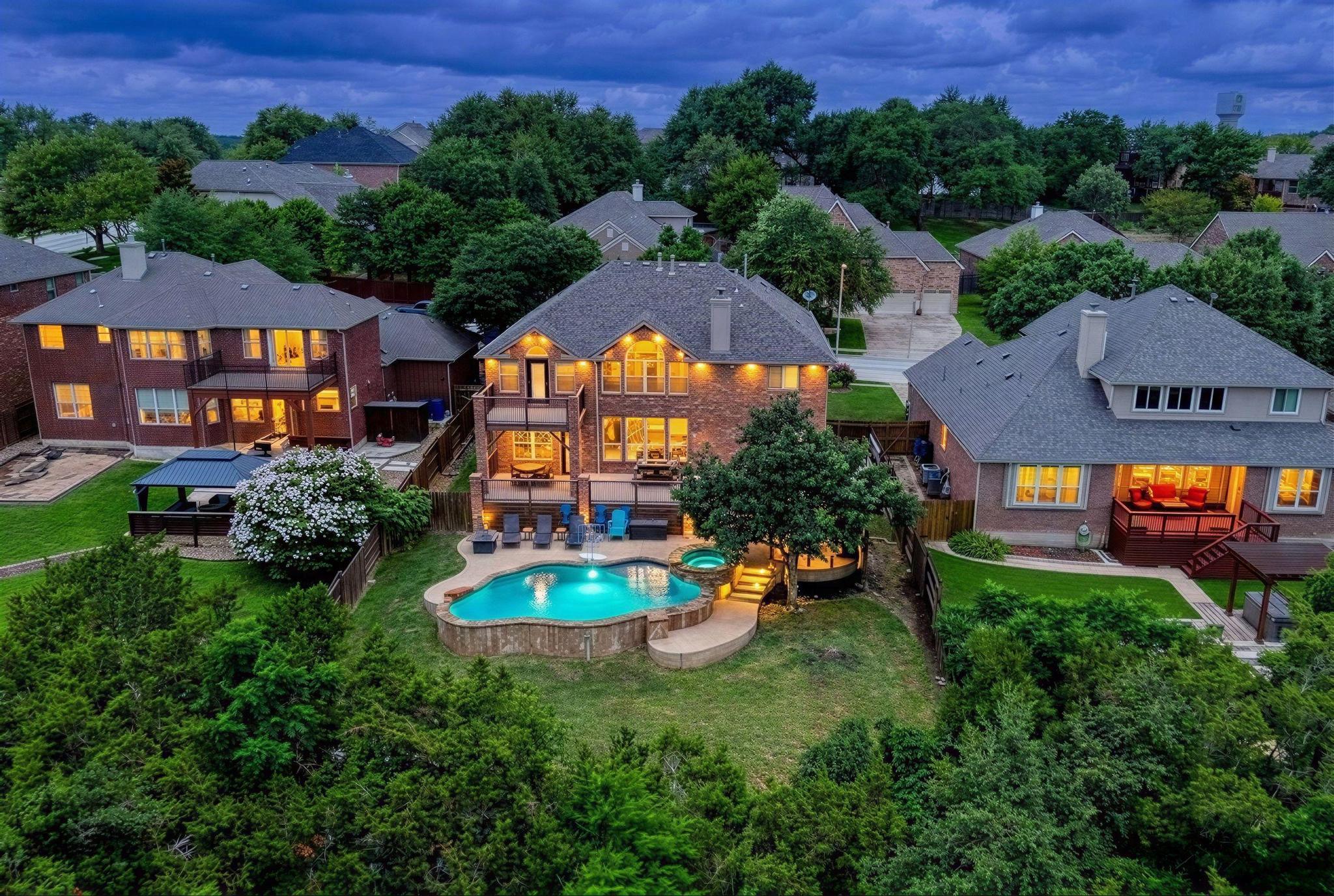 2506 Guara DR
