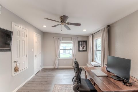 Tiny photo for 505 W Crestland DR, Austin, TX 78752 (MLS # 5262913)