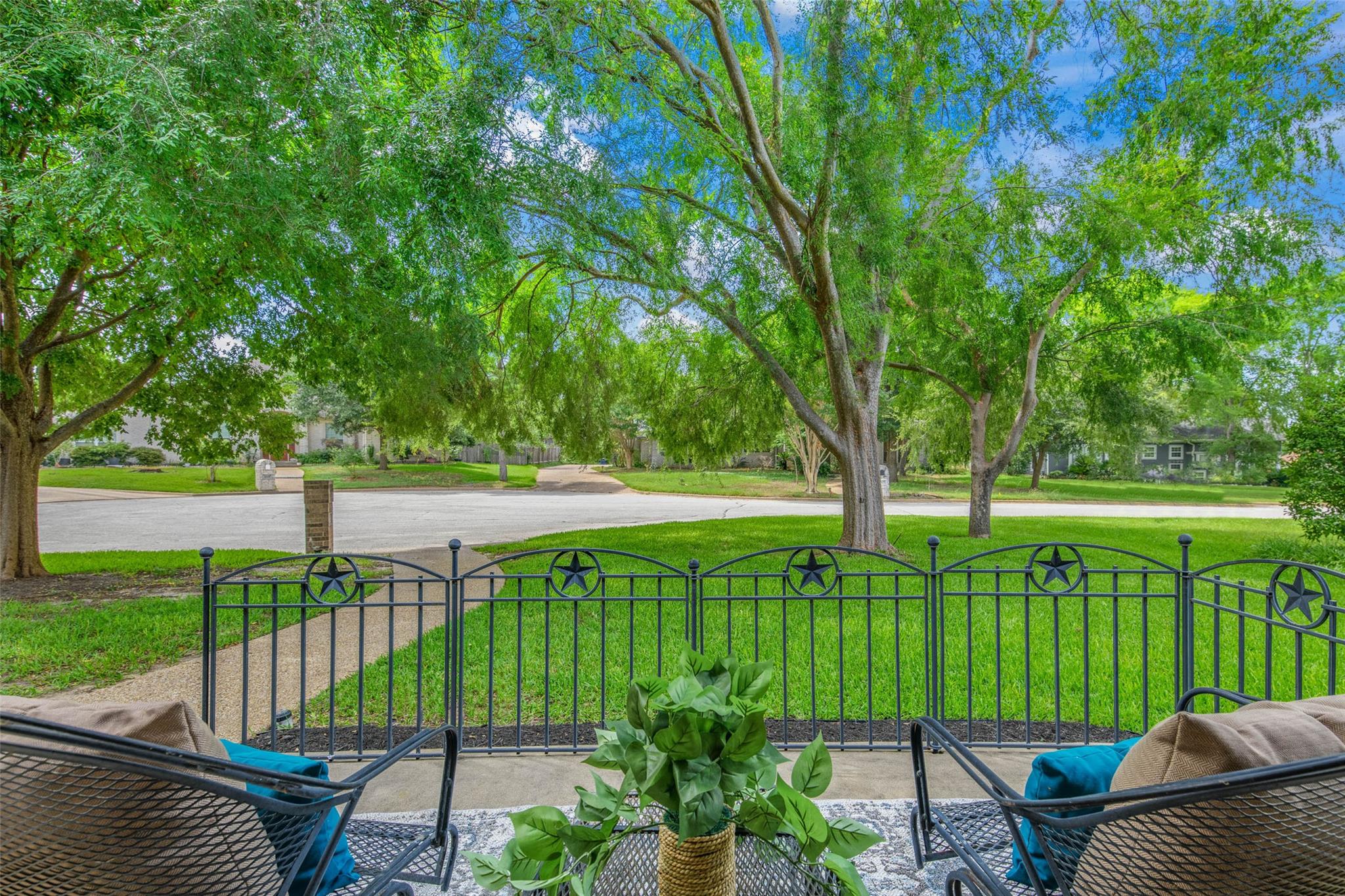 1002 Capistrano CT