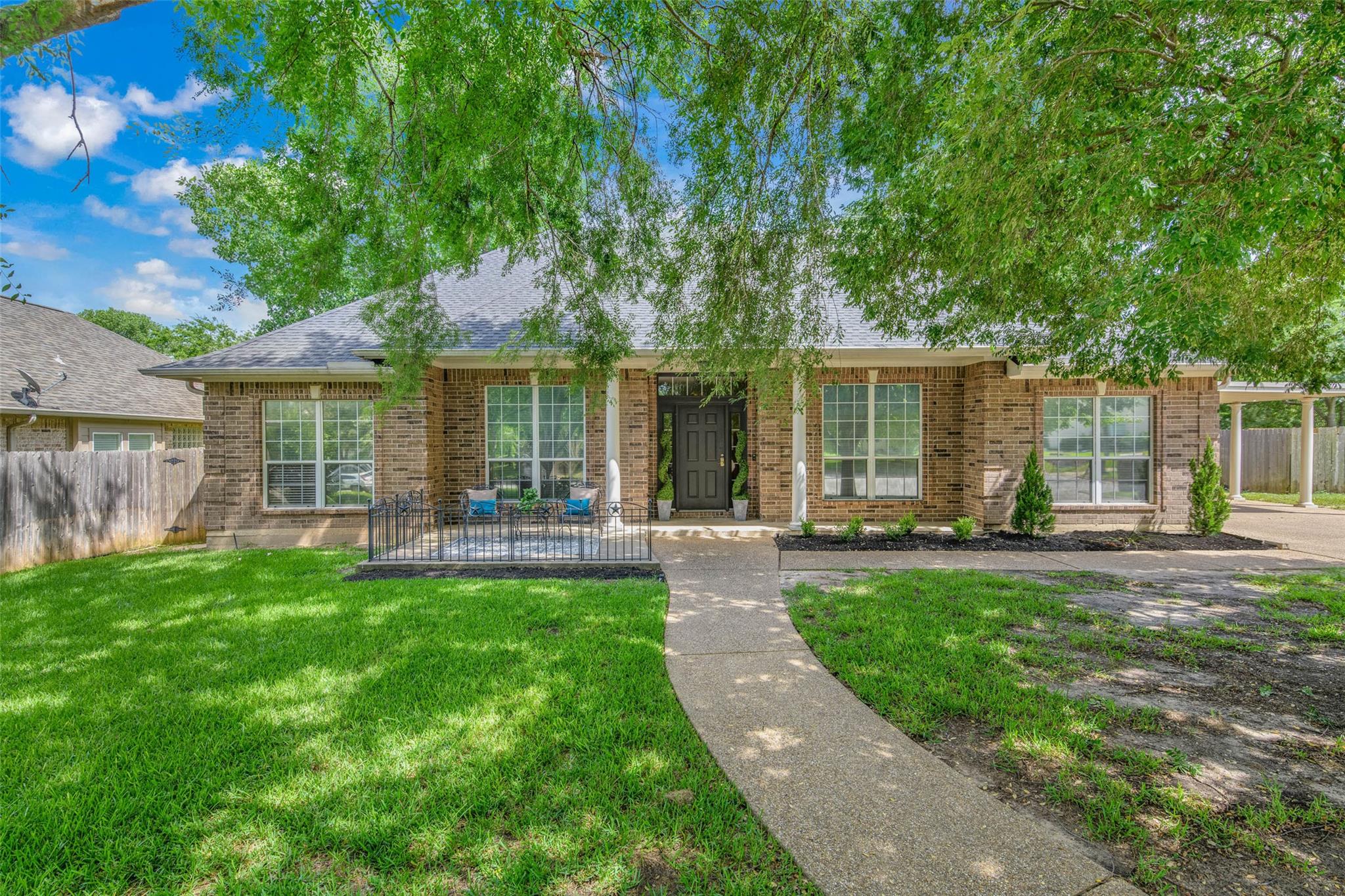 1002 Capistrano CT