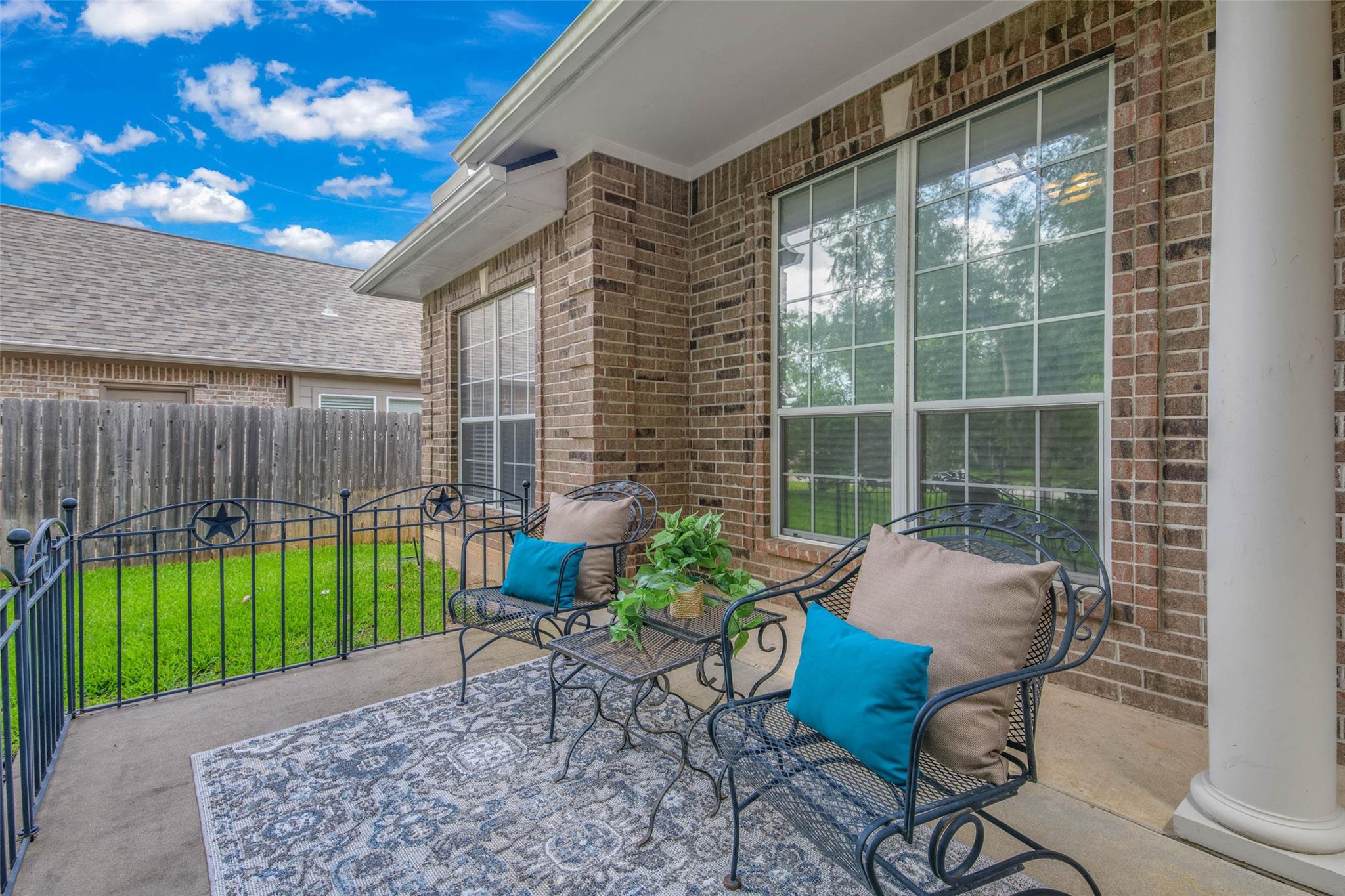 1002 Capistrano CT