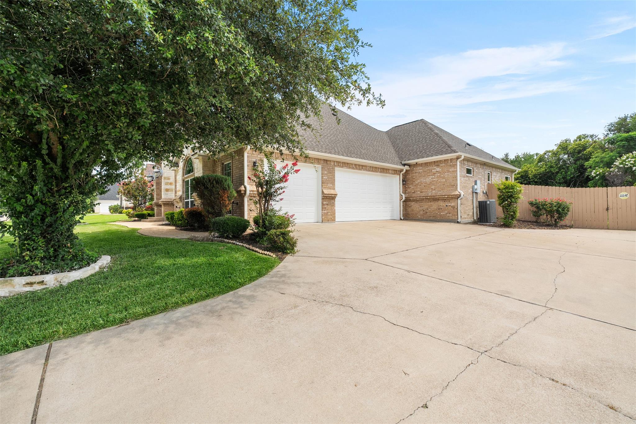 781 Eagle Landing DR