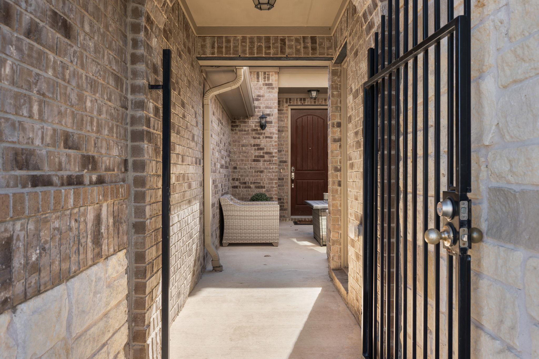 105 W Highfield ST