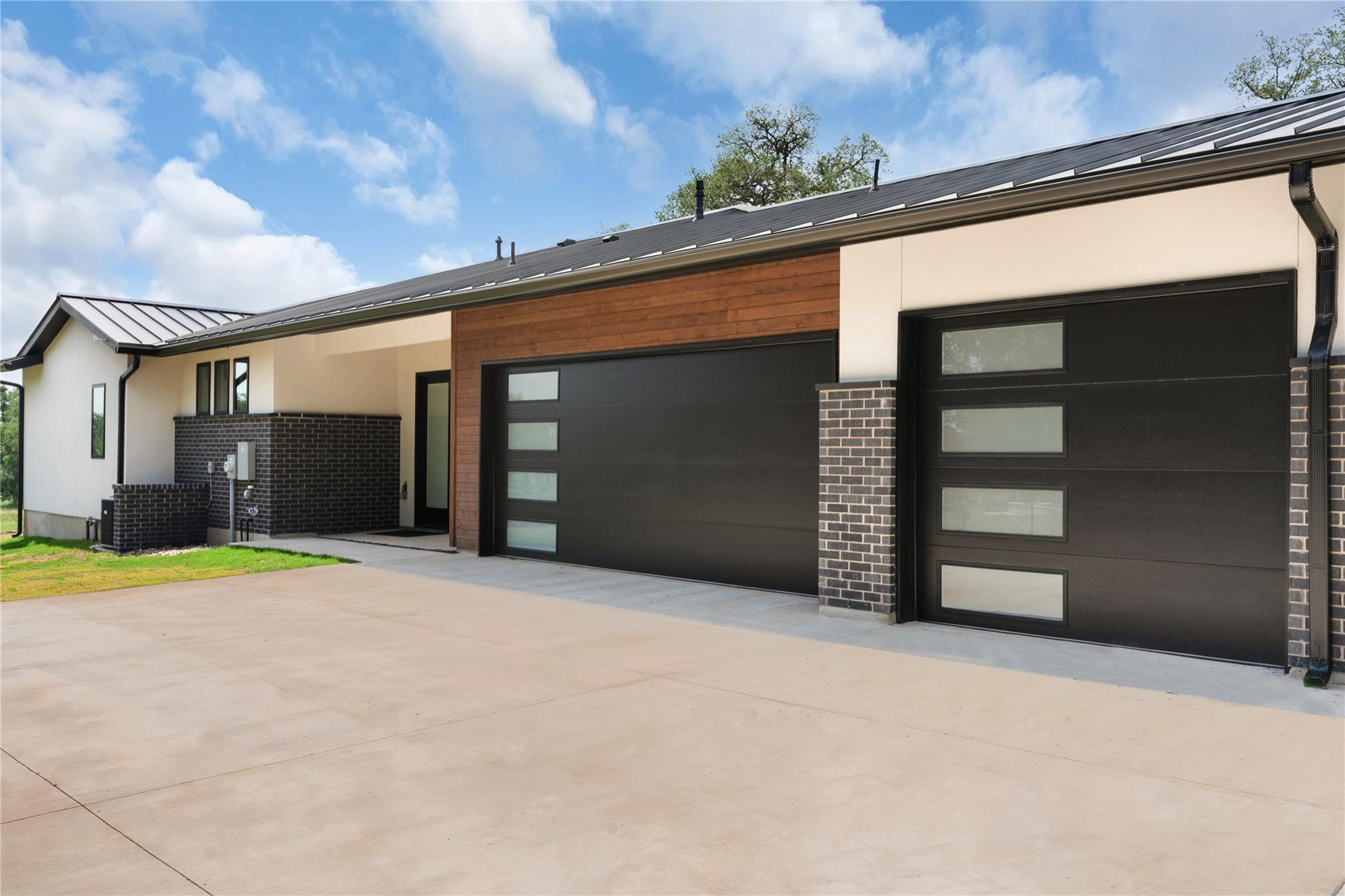 8341 Brewer LN