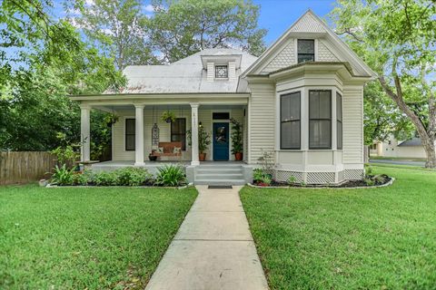 307 Gresham ST Smithville TX 78957