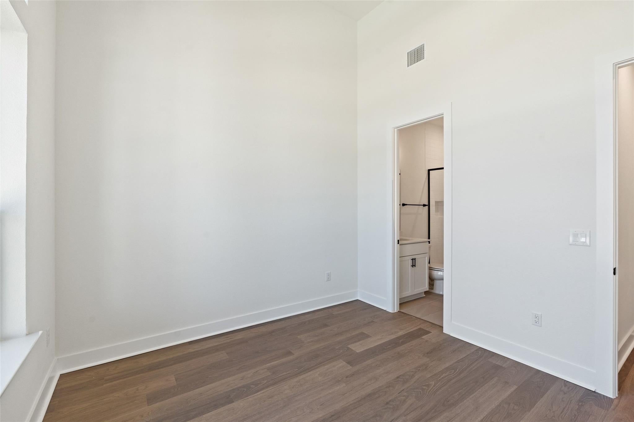 325 San Saba DR