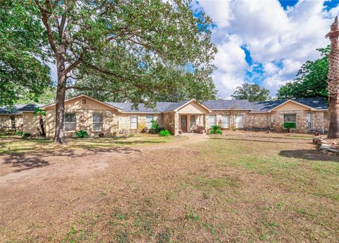 A home in Luling