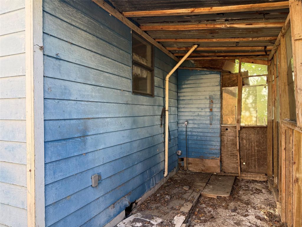 Photo of 907 E Market ST, Lockhart, TX 78644 (MLS # 4254119)