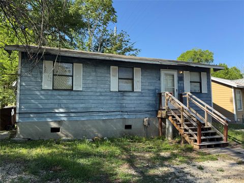 Photo of 907 E Market ST, Lockhart, TX 78644 (MLS # 4254119)