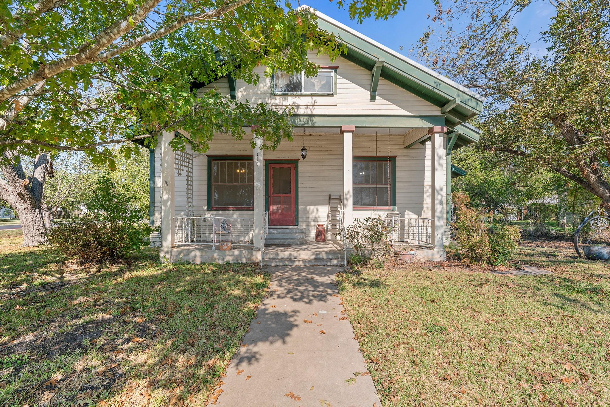 110 W Pecan ST