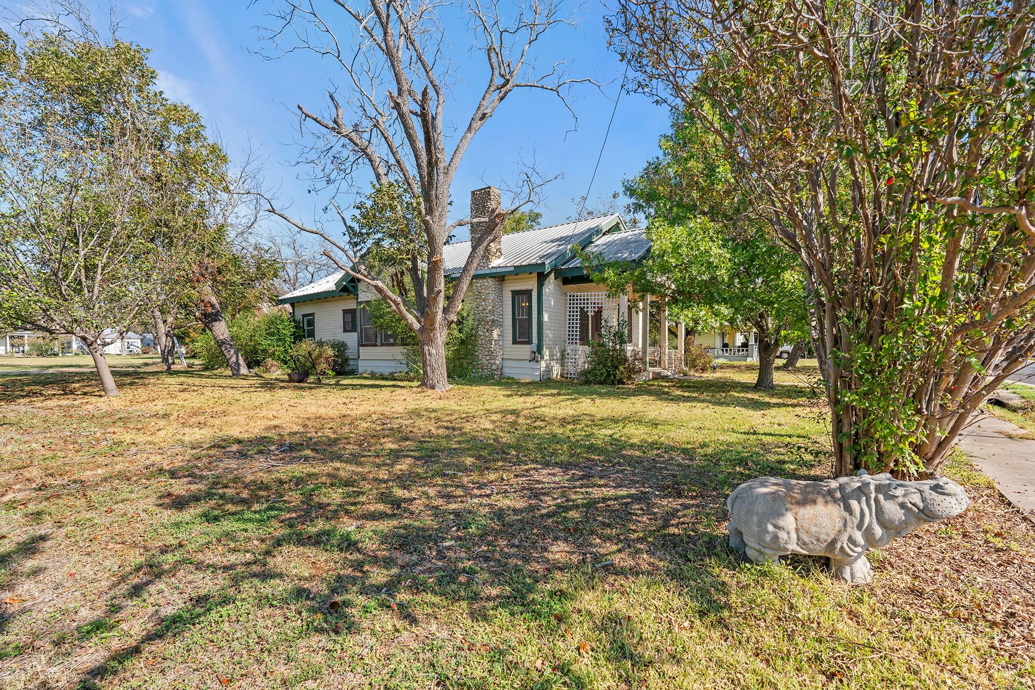 110 W Pecan ST