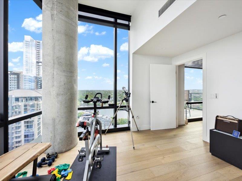 70 Rainey ST 2201