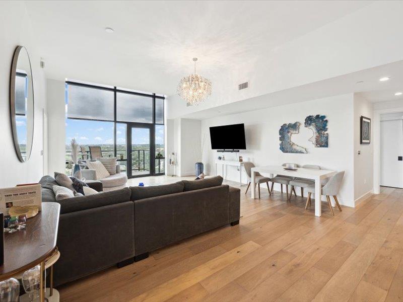 70 Rainey ST 2201