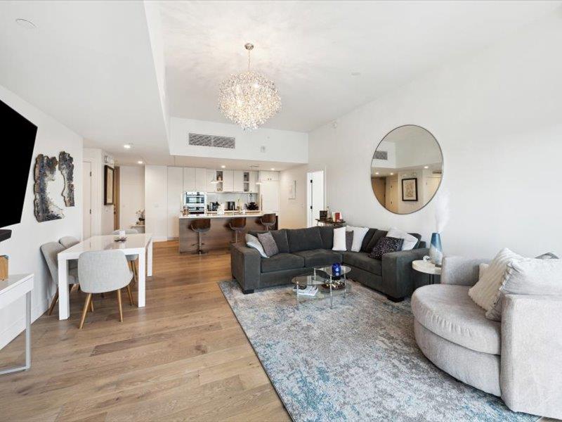 70 Rainey ST 2201