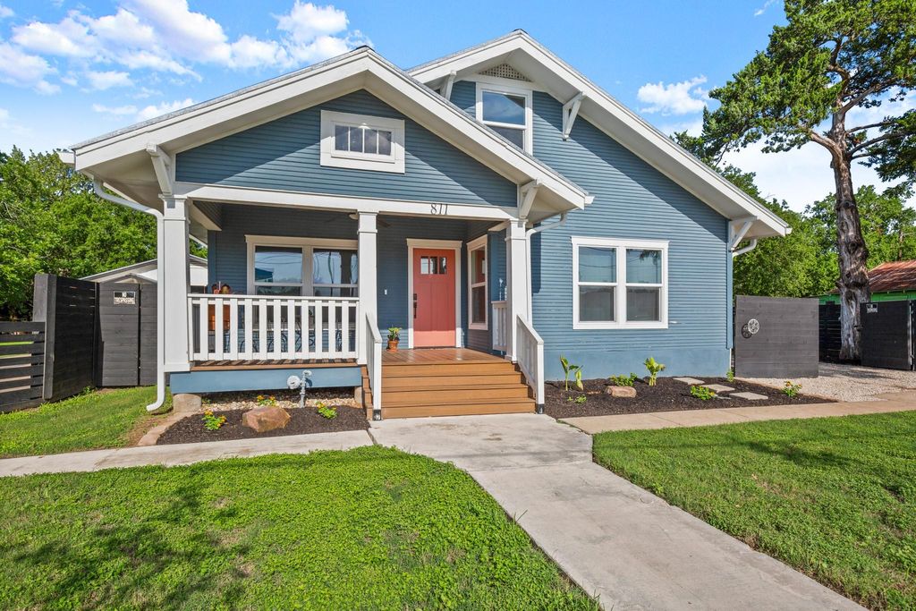 Photo of 811/ 813 S Commerce ST, Lockhart, TX 78644 (MLS # 4601486)