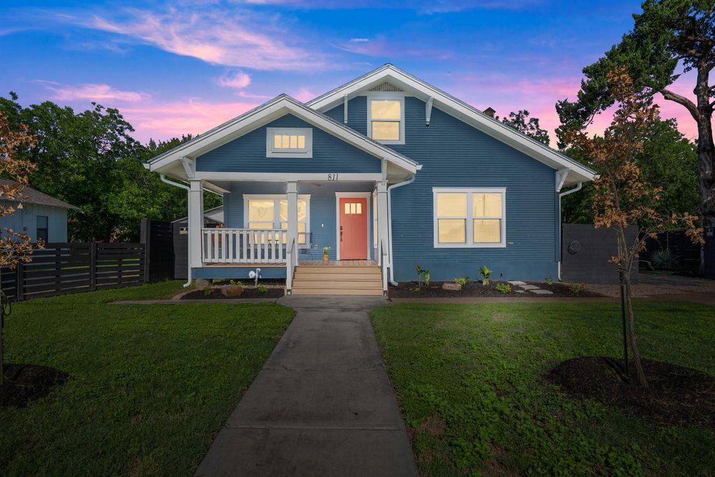 Photo of 811/ 813 S Commerce ST, Lockhart, TX 78644 (MLS # 4601486)