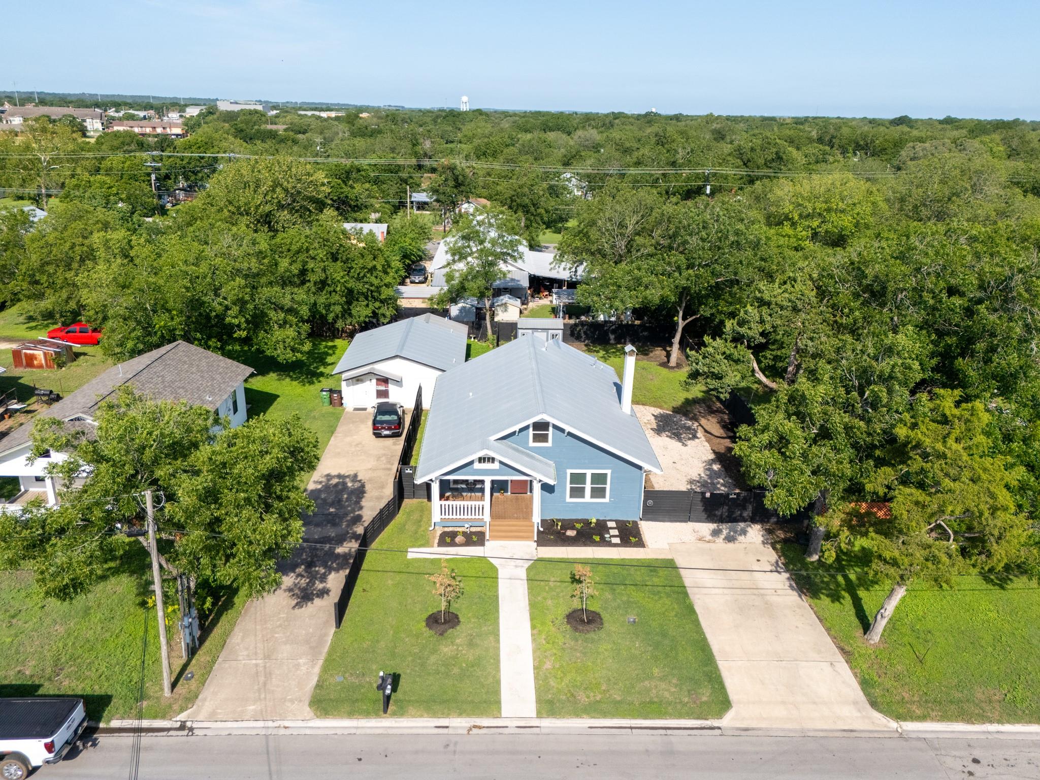 811/ 813 S Commerce ST