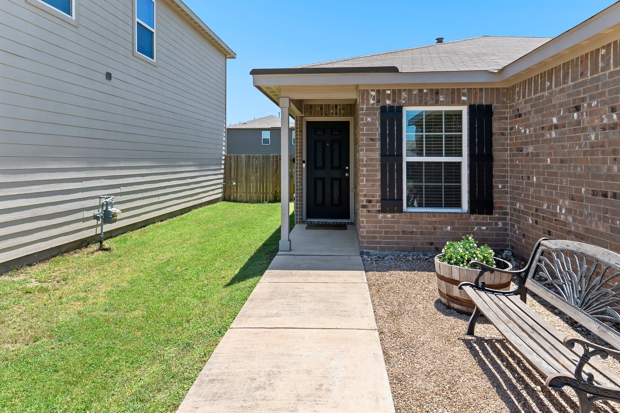 1565 Breanna LN