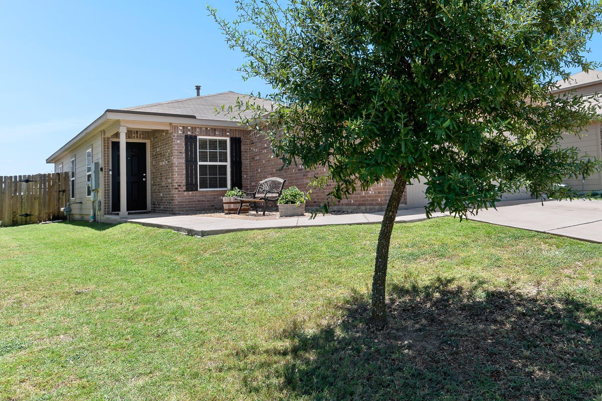 1565 Breanna LN