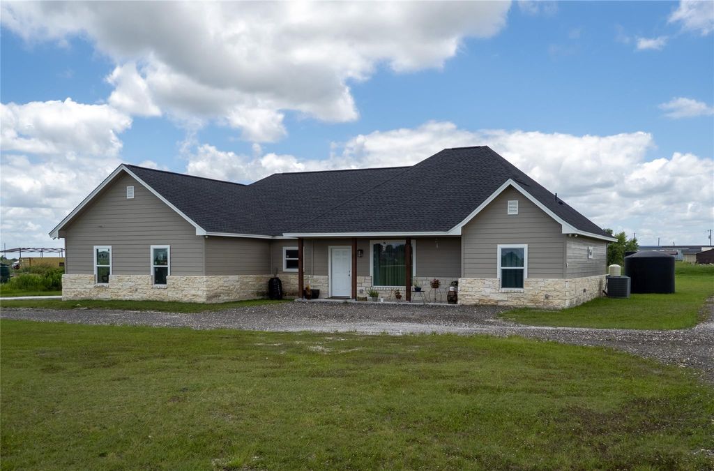 Photo of 140 Daniel DR, Bertram, TX 78605 (MLS # 4604407)