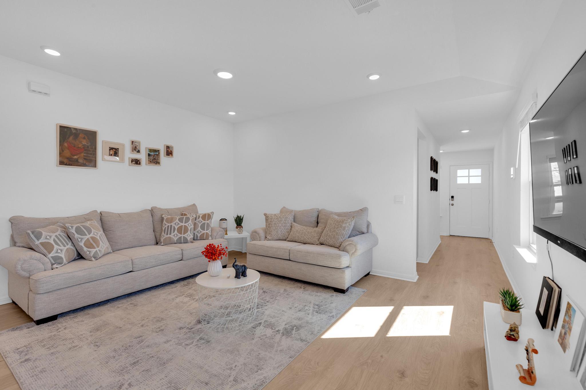 668 Lake Sweetwater LN