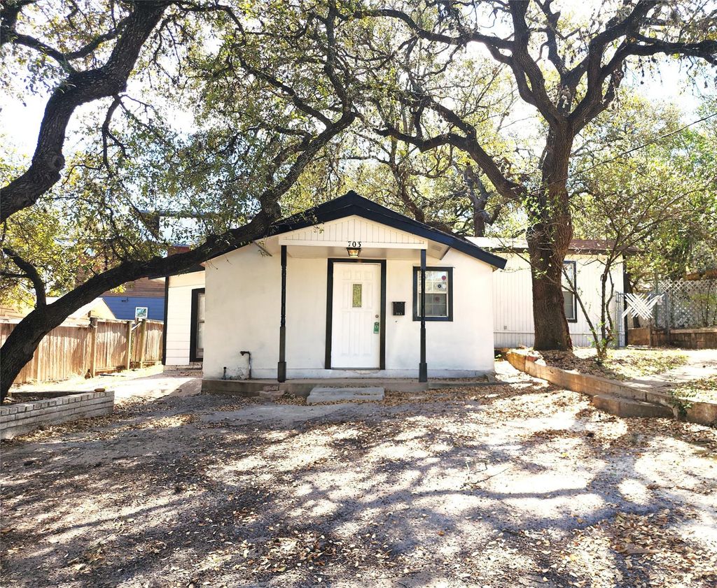 Photo for 703 Herndon LN, Austin, TX 78704 (MLS # 4322326)