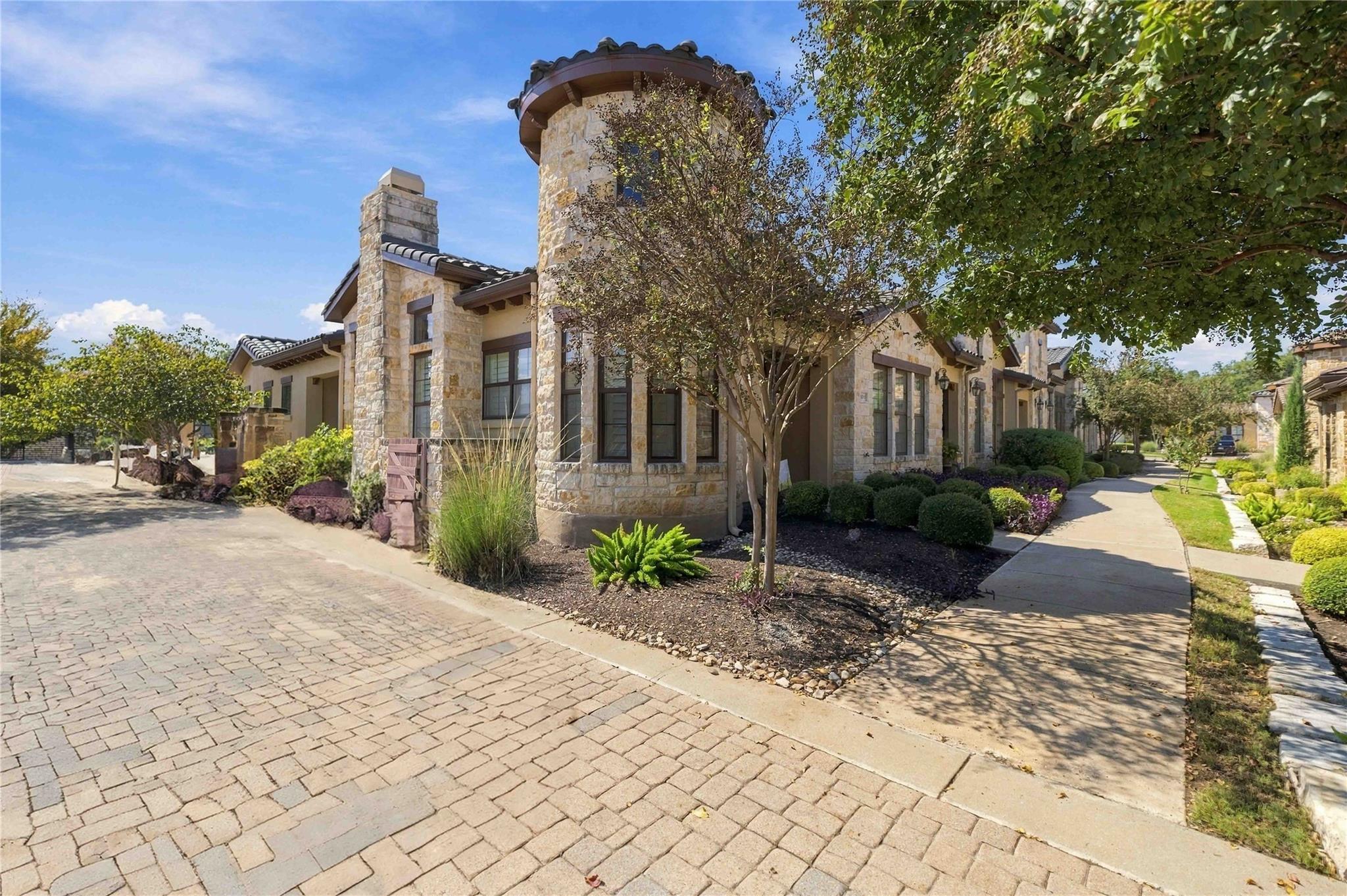 110 Lucia CIR 1