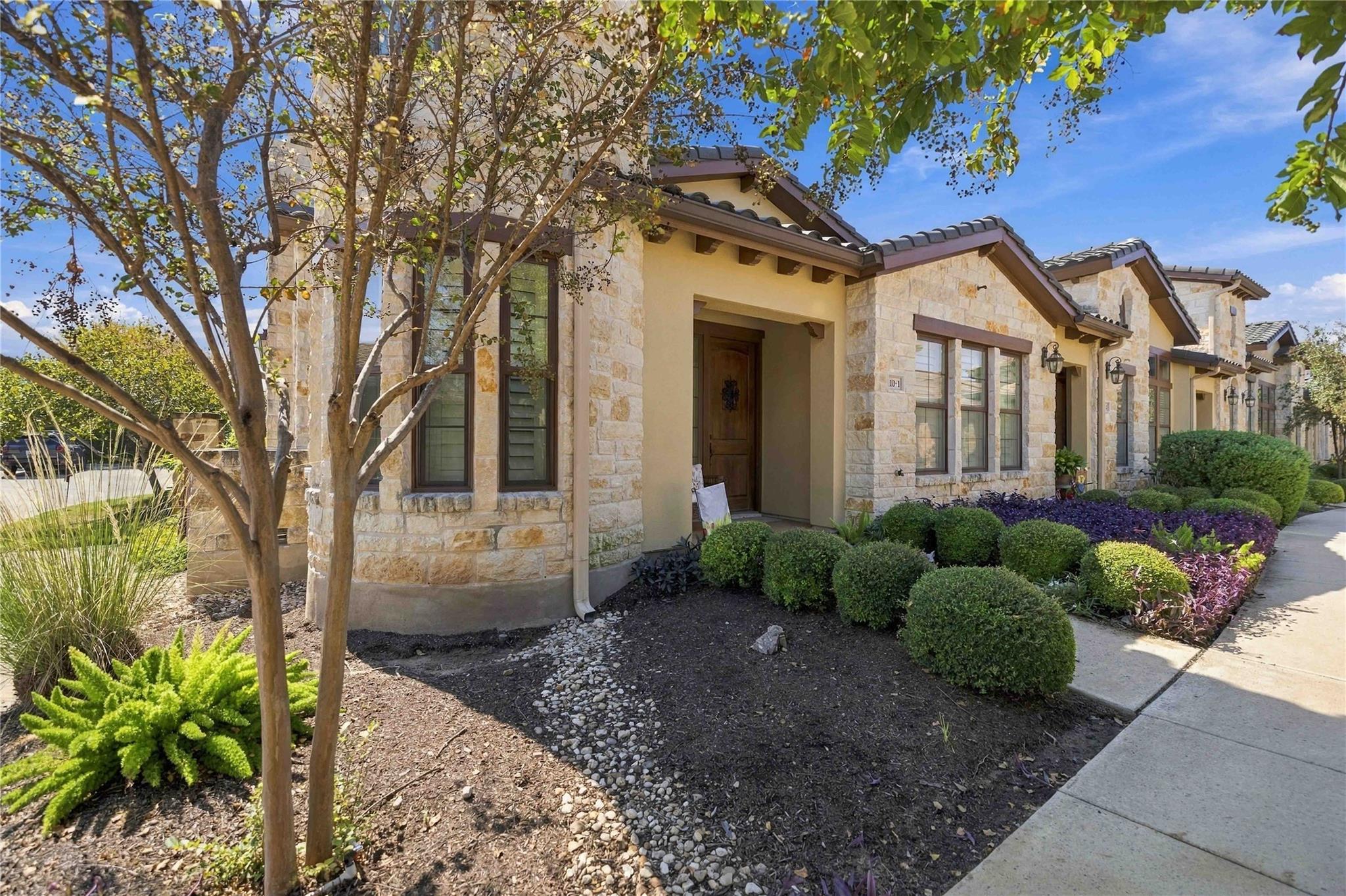 110 Lucia CIR 1