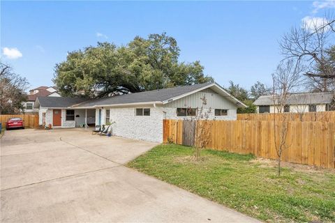 Photo of 4908 Rowena Ave #A, Austin, TX 78751 (MLS # 1947326)