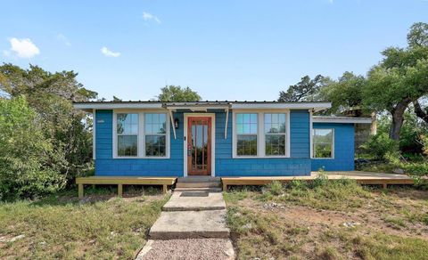 Photo of 18502 E Lakeview DR, Jonestown, TX 78645 (MLS # 1692763)