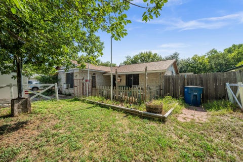 Photo of 5326 Wellington DR, Austin, TX 78723 (MLS # 3051813)