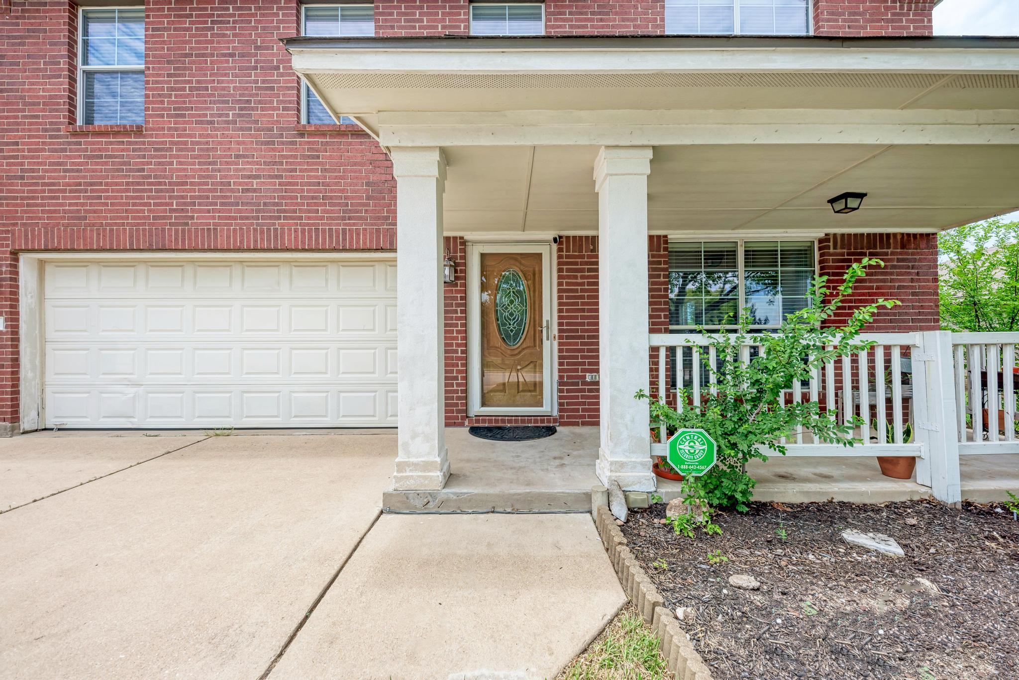 913 Whitley DR