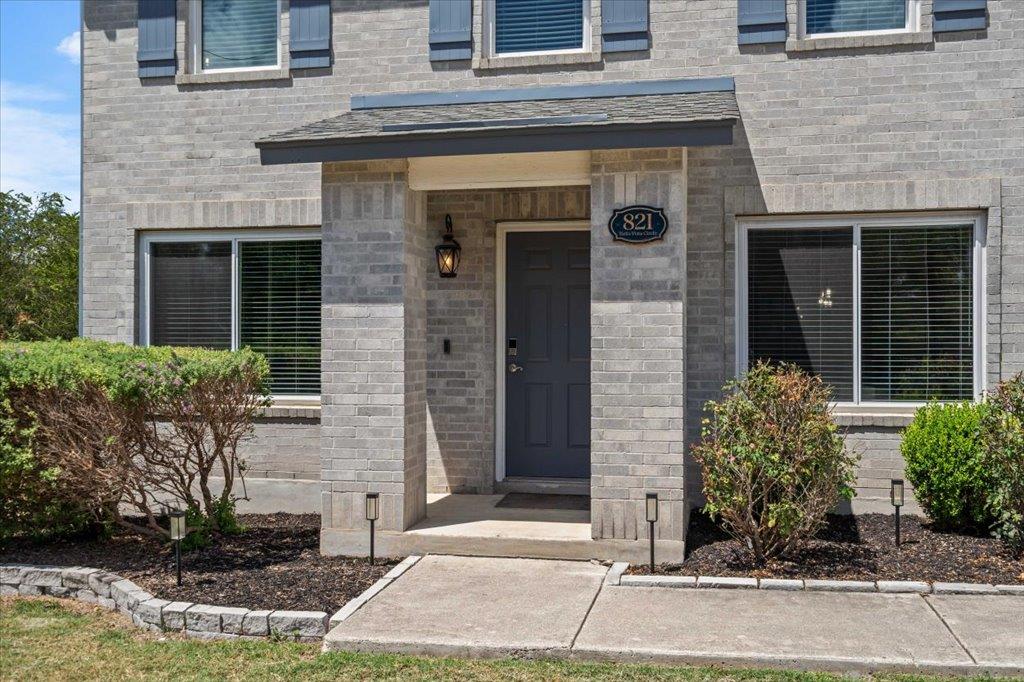 821 Bella Vista CIR