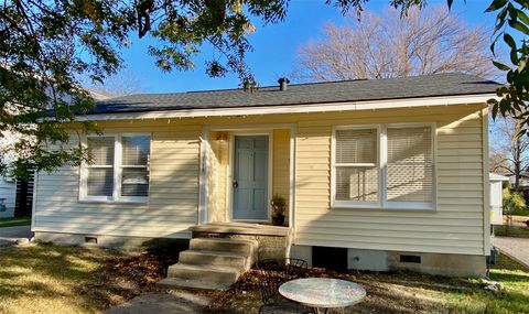 Photo of 7111 Grover Ave, Austin, TX 78757 (MLS # 8474596)