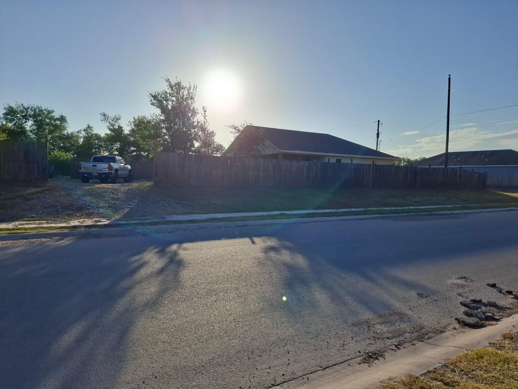 Photo of 102 Sunflower RD, Dale, TX 78616 (MLS # 1570547)