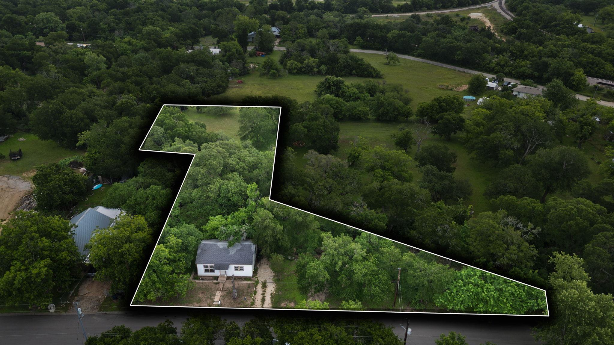 Photo 1 of 24 — 1007 S Pierce ST, Burnet, TX 78611