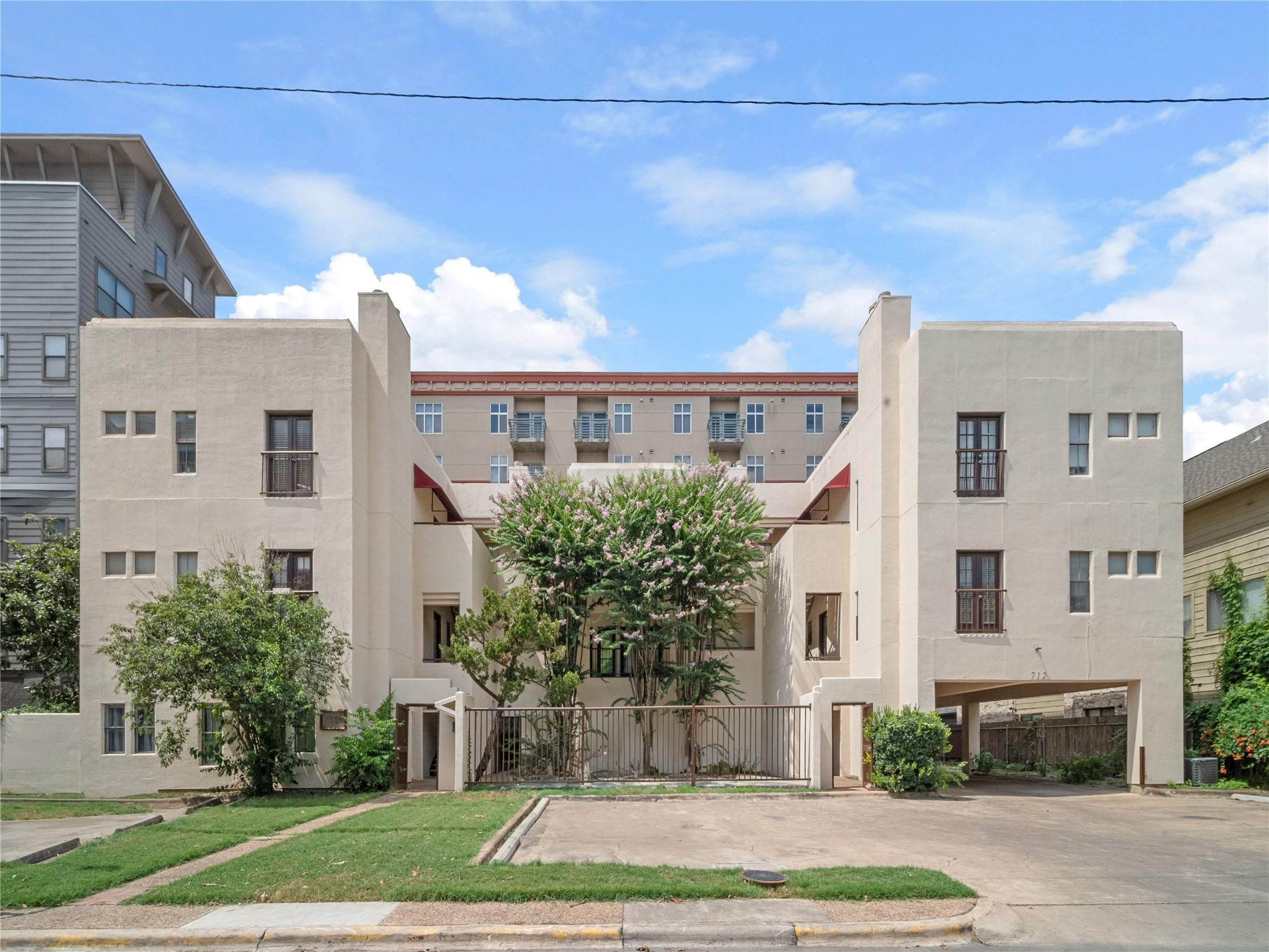 View Austin, TX 78705 condo