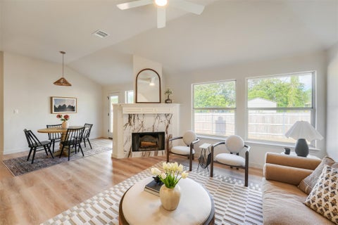 Photo of 1012 N Railroad Ave, Pflugerville, TX 78660 (MLS # 5790113)