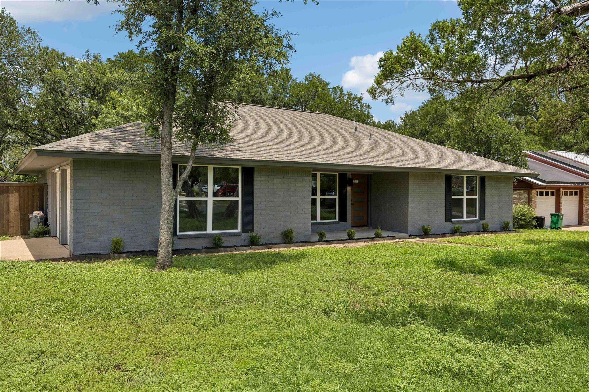 2306 Standish DR