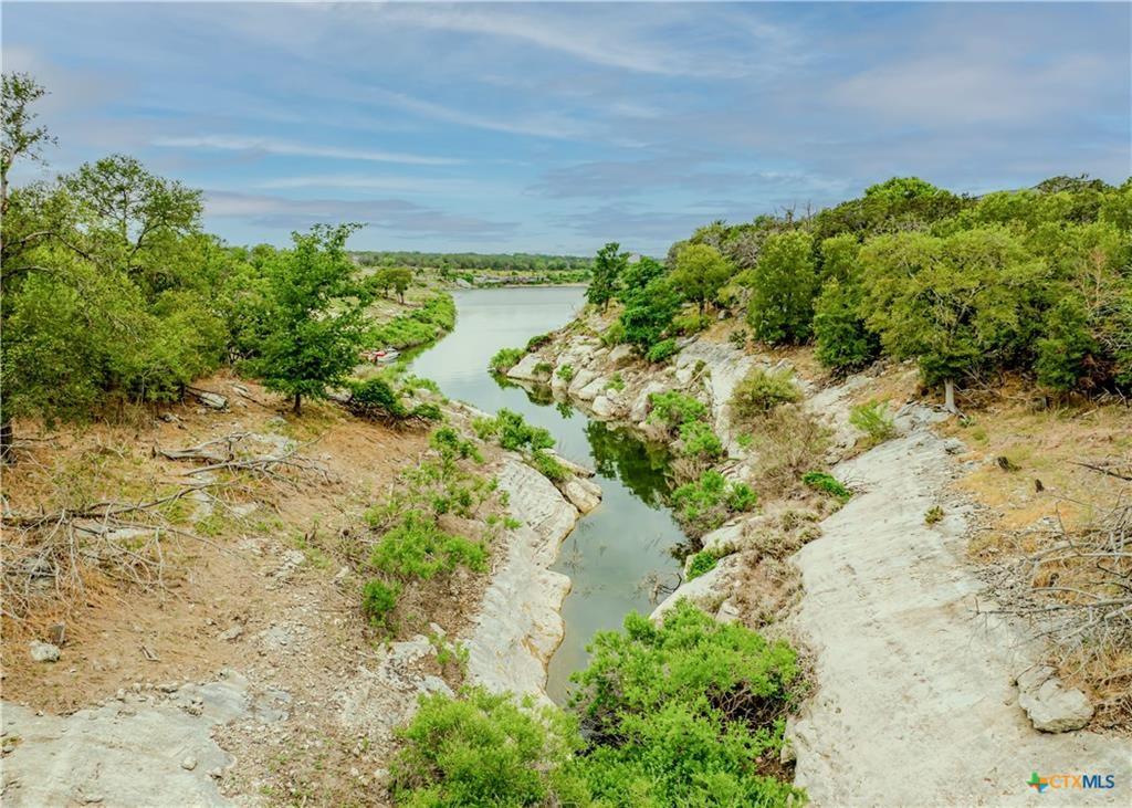 29 Artesian DR