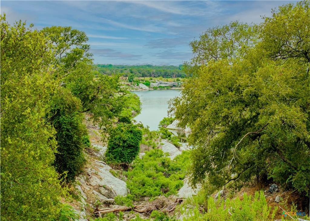 29 Artesian DR