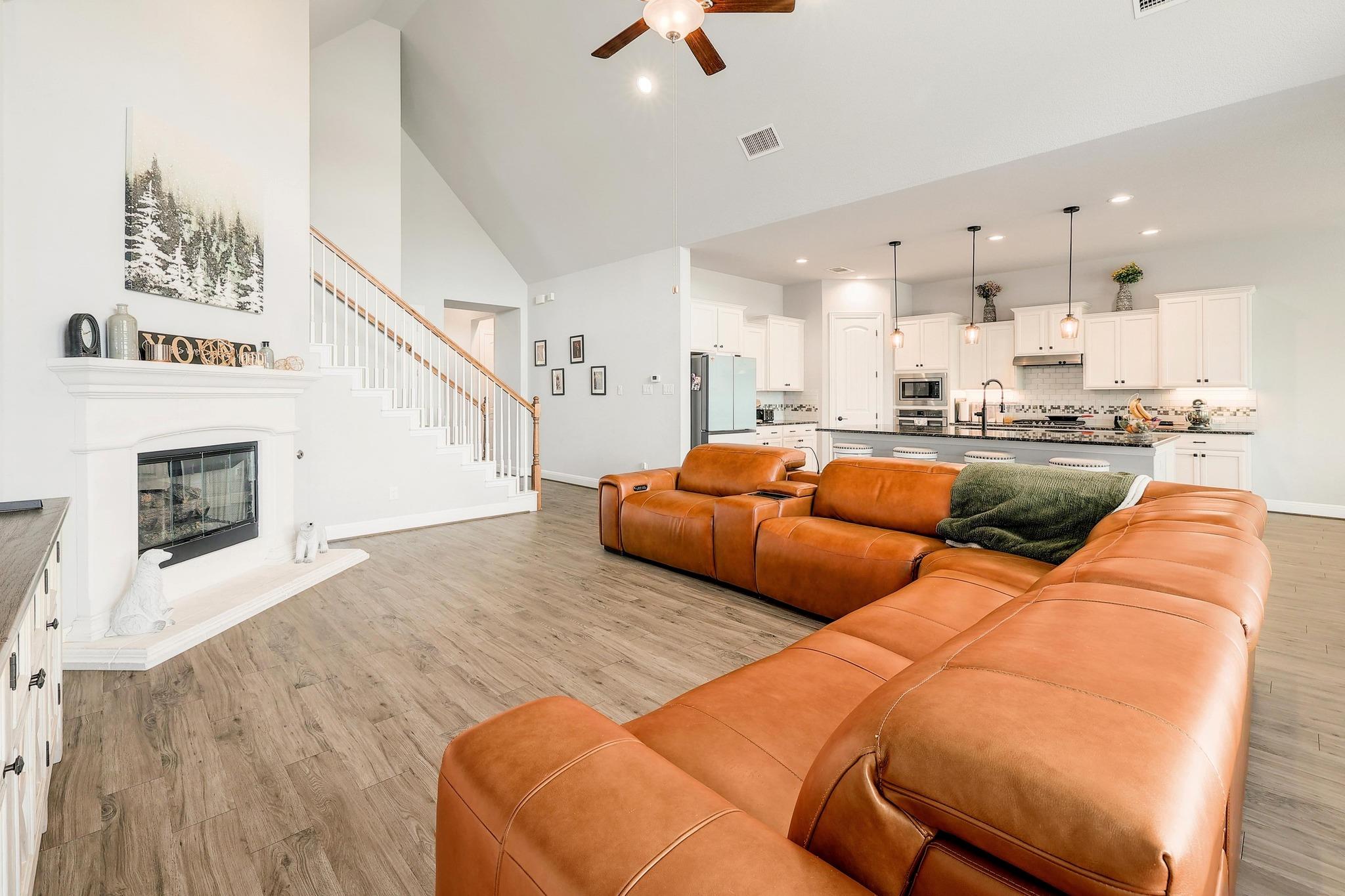812 Anahuac DR